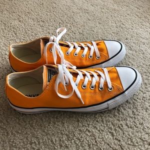 Men’s orange converse shoes size 11.5